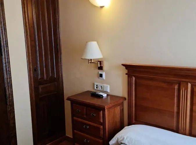 普拉特罗斯酒店 *