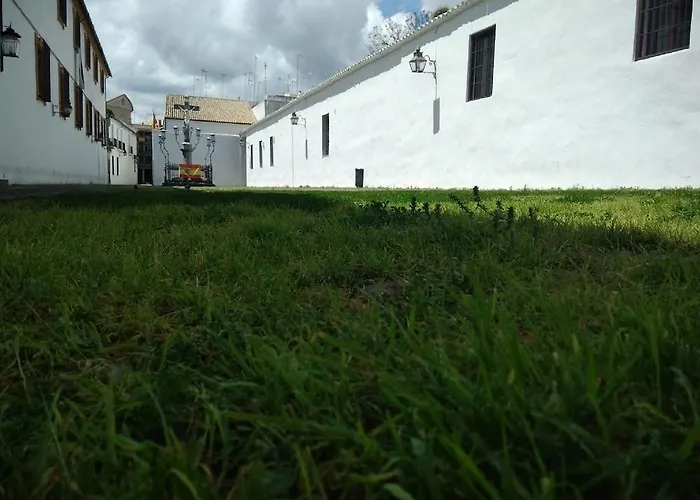 普拉特罗斯酒店 *